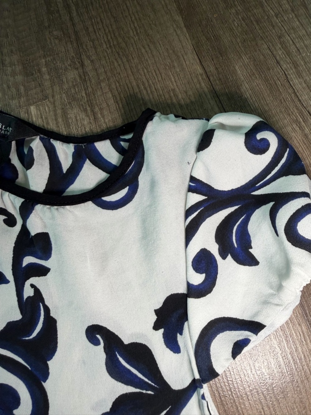 White House Black Market Silk Top, Size 8 - Picture 9 of 16